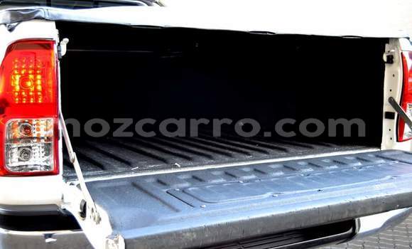 Comprar Usado Toyota Hilux Branco Carro em Beira em Sofala Comprar Usado Toyota Hilux Branco Carro em Beira em Sofala