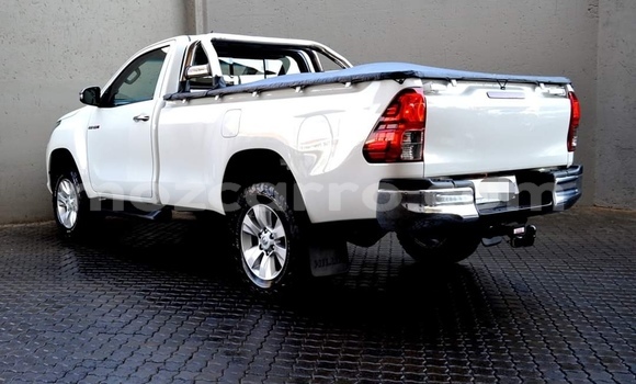 Comprar Usado Toyota Hilux Branco Carro em Beira em Sofala Comprar Usado Toyota Hilux Branco Carro em Beira em Sofala