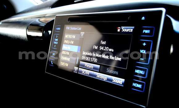 Comprar Usado Toyota Hilux Branco Carro em Beira em Sofala Comprar Usado Toyota Hilux Branco Carro em Beira em Sofala