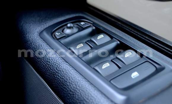 Comprar Usado Land Rover Discovery Branco Carro em Maputo em Maputo Comprar Usado Land Rover Discovery Branco Carro em Maputo em Maputo