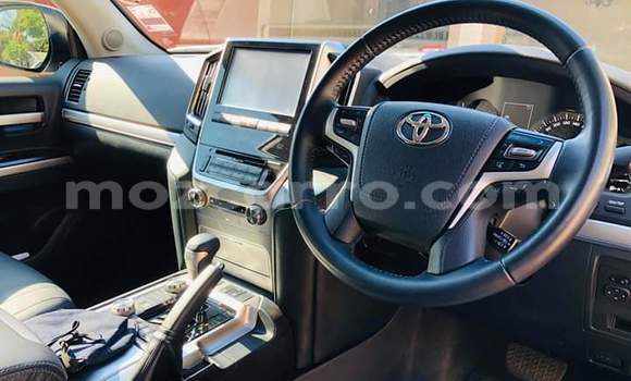 Comprar Usado Toyota Land Cruiser Branco Carro em Maputo em Maputo Comprar Usado Toyota Land Cruiser Branco Carro em Maputo em Maputo