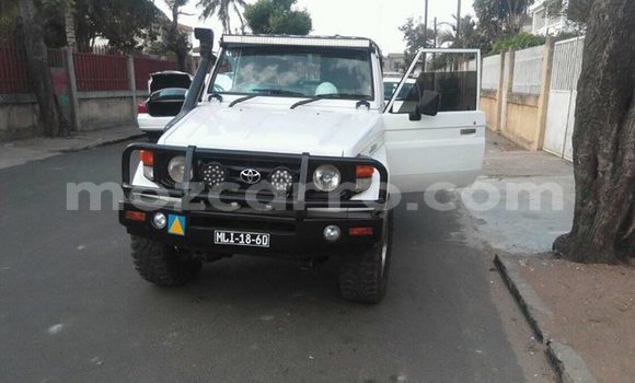 Buy Used Toyota Land Cruiser White Car in Ancuabe in Cabo Delgado Buy Used Toyota Land Cruiser White Car in Ancuabe in Cabo Delgado