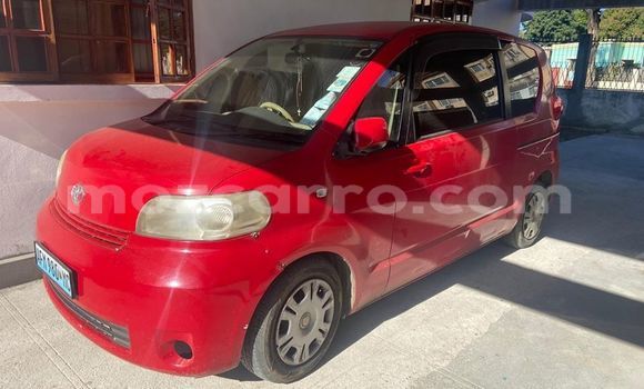 Buy Used Toyota Porte Red Car in Ancuabe in Cabo Delgado