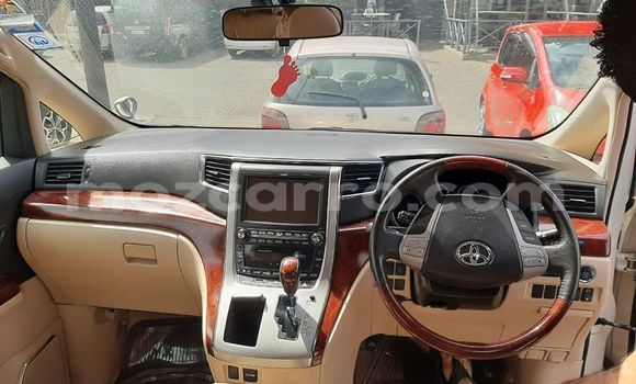 Tenga Tsaru Toyota Alphard Chena Mota in Ancuabe in Cabo Delgado Tenga Tsaru Toyota Alphard Chena Mota in Ancuabe in Cabo Delgado