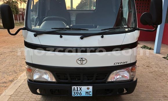 Comprar Usado Toyota Dyna Bege Carro em Ancuabe em Cabo Delgado