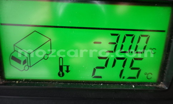 Buy Import Toyota HiAce White Truck in Beira in Sofala Buy Import Toyota HiAce White Truck in Beira in Sofala