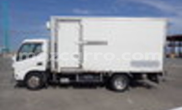 Buy Import Toyota HiAce White Truck in Beira in Sofala Buy Import Toyota HiAce White Truck in Beira in Sofala