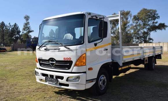 Buy Used Hino 300 Series White Truck in Will change in Tete Buy Used Hino 300 Series White Truck in Will change in Tete