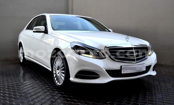 Comprar Usado Mercedes‒Benz E-Class Branco Carro em Maputo em Maputo
