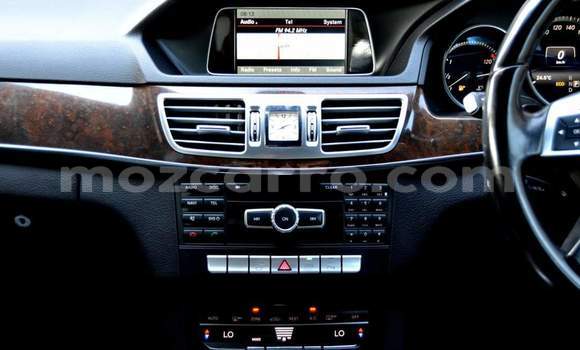 Comprar Usado Mercedes‒Benz E-Class Branco Carro em Maputo em Maputo Comprar Usado Mercedes‒Benz E-Class Branco Carro em Maputo em Maputo