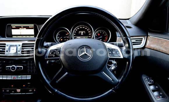 Comprar Usado Mercedes‒Benz E-Class Branco Carro em Maputo em Maputo Comprar Usado Mercedes‒Benz E-Class Branco Carro em Maputo em Maputo