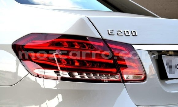 Comprar Usado Mercedes‒Benz E-Class Branco Carro em Maputo em Maputo Comprar Usado Mercedes‒Benz E-Class Branco Carro em Maputo em Maputo