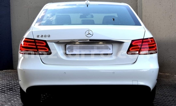 Comprar Usado Mercedes‒Benz E-Class Branco Carro em Maputo em Maputo Comprar Usado Mercedes‒Benz E-Class Branco Carro em Maputo em Maputo