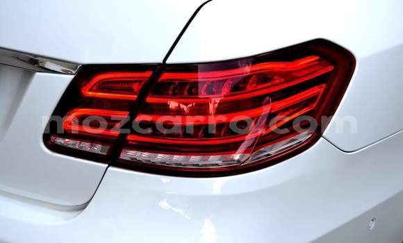 Comprar Usado Mercedes‒Benz E-Class Branco Carro em Maputo em Maputo Comprar Usado Mercedes‒Benz E-Class Branco Carro em Maputo em Maputo