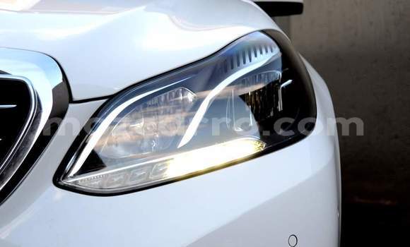 Comprar Usado Mercedes‒Benz E-Class Branco Carro em Maputo em Maputo Comprar Usado Mercedes‒Benz E-Class Branco Carro em Maputo em Maputo