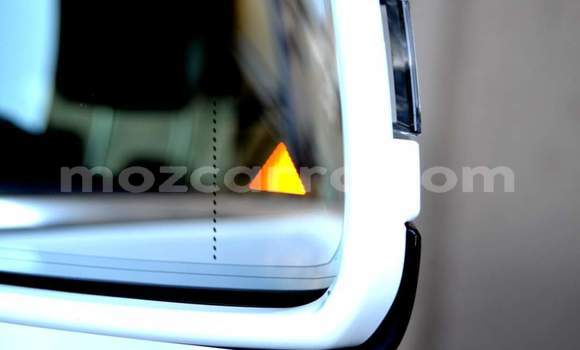 Nunua Ilio tumika Mercedes‒Benz E-Class Nyeupe Gari ndani ya Maputo nchini Maputo Nunua Ilio tumika Mercedes‒Benz E-Class Nyeupe Gari ndani ya Maputo nchini Maputo