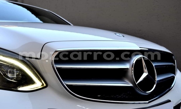 Nunua Ilio tumika Mercedes‒Benz E-Class Nyeupe Gari ndani ya Maputo nchini Maputo Nunua Ilio tumika Mercedes‒Benz E-Class Nyeupe Gari ndani ya Maputo nchini Maputo