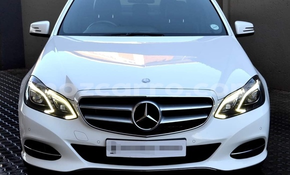Nunua Ilio tumika Mercedes‒Benz E-Class Nyeupe Gari ndani ya Maputo nchini Maputo Nunua Ilio tumika Mercedes‒Benz E-Class Nyeupe Gari ndani ya Maputo nchini Maputo