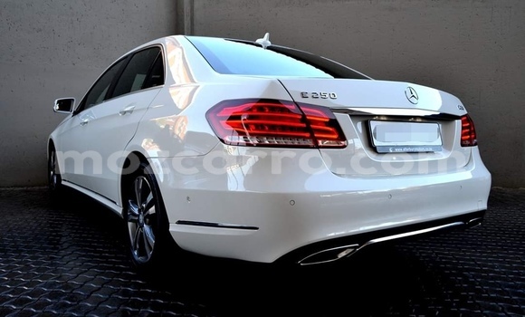 Nunua Ilio tumika Mercedes‒Benz E-Class Nyeupe Gari ndani ya Maputo nchini Maputo Nunua Ilio tumika Mercedes‒Benz E-Class Nyeupe Gari ndani ya Maputo nchini Maputo