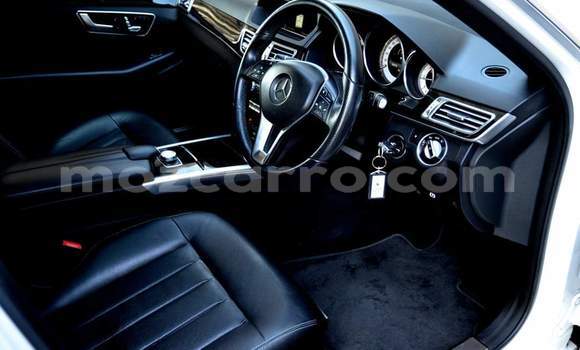 Nunua Ilio tumika Mercedes‒Benz E-Class Nyeupe Gari ndani ya Maputo nchini Maputo Nunua Ilio tumika Mercedes‒Benz E-Class Nyeupe Gari ndani ya Maputo nchini Maputo