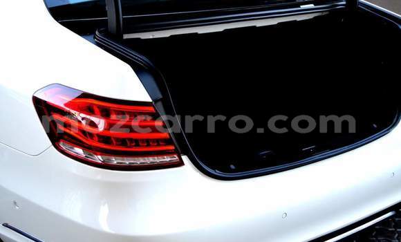 Nunua Ilio tumika Mercedes‒Benz E-Class Nyeupe Gari ndani ya Maputo nchini Maputo Nunua Ilio tumika Mercedes‒Benz E-Class Nyeupe Gari ndani ya Maputo nchini Maputo