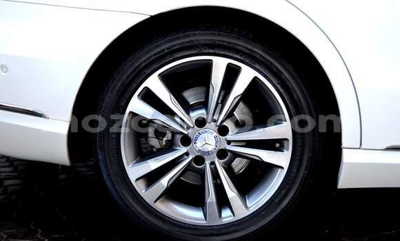 Nunua Ilio tumika Mercedes‒Benz E-Class Nyeupe Gari ndani ya Maputo nchini Maputo Nunua Ilio tumika Mercedes‒Benz E-Class Nyeupe Gari ndani ya Maputo nchini Maputo