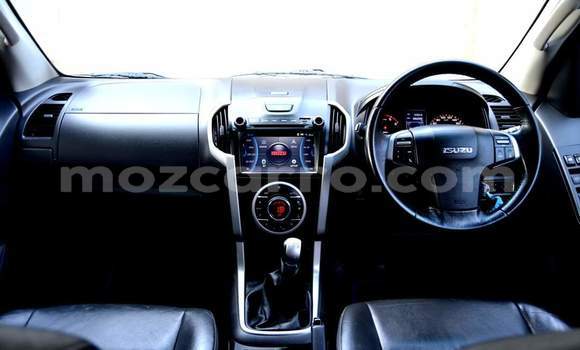 Comprar Usado Isuzu KB Branco Carro em Maputo em Maputo Comprar Usado Isuzu KB Branco Carro em Maputo em Maputo