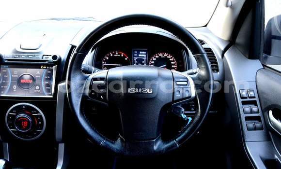 Comprar Usado Isuzu KB Branco Carro em Maputo em Maputo Comprar Usado Isuzu KB Branco Carro em Maputo em Maputo