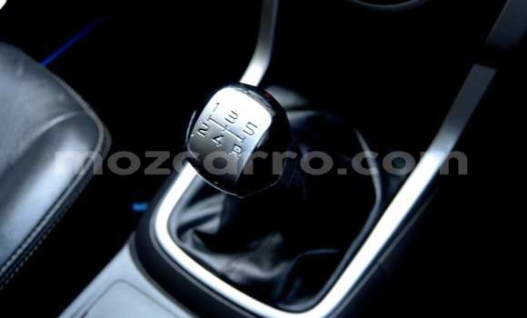 Comprar Usado Isuzu KB Branco Carro em Maputo em Maputo Comprar Usado Isuzu KB Branco Carro em Maputo em Maputo