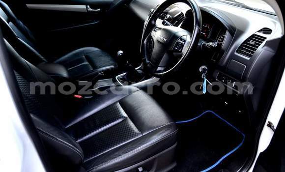 Comprar Usado Isuzu KB Branco Carro em Maputo em Maputo Comprar Usado Isuzu KB Branco Carro em Maputo em Maputo