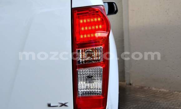 Comprar Usado Isuzu KB Branco Carro em Maputo em Maputo Comprar Usado Isuzu KB Branco Carro em Maputo em Maputo