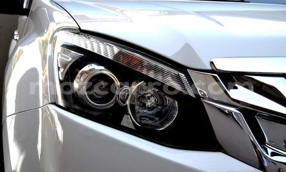 Comprar Usado Isuzu KB Branco Carro em Maputo em Maputo Comprar Usado Isuzu KB Branco Carro em Maputo em Maputo