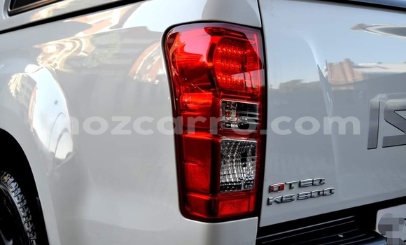 Comprar Usado Isuzu KB Branco Carro em Maputo em Maputo Comprar Usado Isuzu KB Branco Carro em Maputo em Maputo