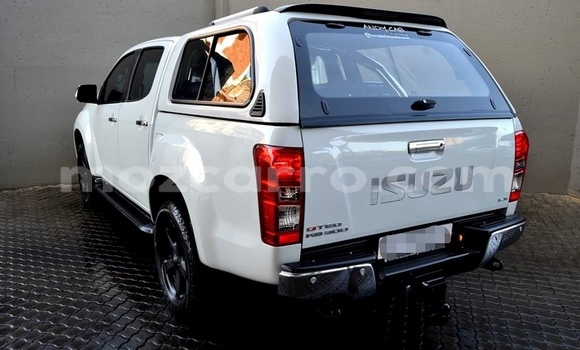 Comprar Usado Isuzu KB Branco Carro em Maputo em Maputo Comprar Usado Isuzu KB Branco Carro em Maputo em Maputo