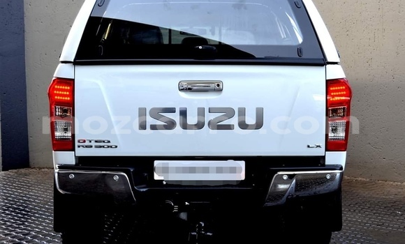 Comprar Usado Isuzu KB Branco Carro em Maputo em Maputo Comprar Usado Isuzu KB Branco Carro em Maputo em Maputo