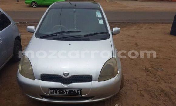 Comprar Usado Toyota Vitz Prata Carro em Ancuabe em Cabo Delgado