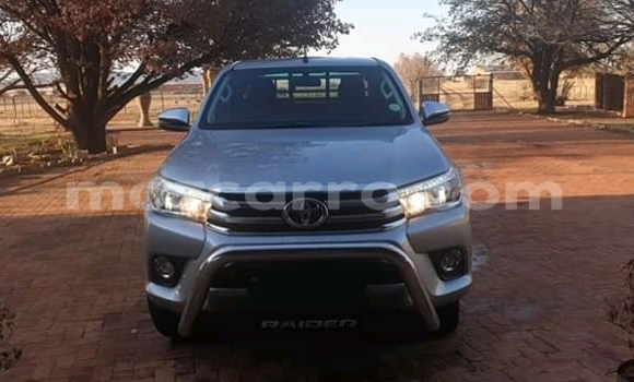 Comprar Usado Toyota Hilux Prata Carro em Boane em Maputo