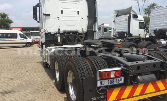 Buy Used Mercedes‒Benz Truck White Truck in Mocambique in Nampula Buy Used Mercedes‒Benz Truck White Truck in Mocambique in Nampula