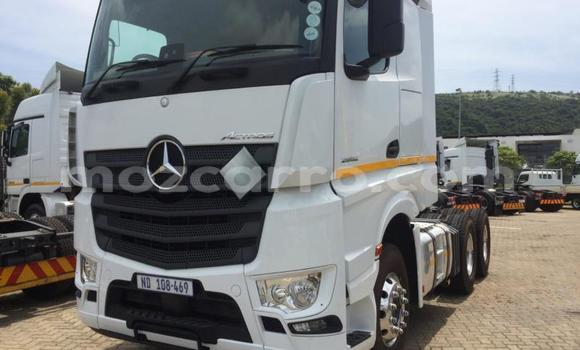 Buy Used Mercedes‒Benz Truck White Truck in Mocambique in Nampula Buy Used Mercedes‒Benz Truck White Truck in Mocambique in Nampula