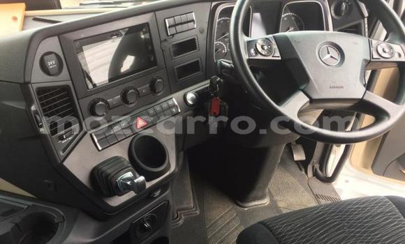 Buy Used Mercedes‒Benz Truck White Truck in Mocambique in Nampula Buy Used Mercedes‒Benz Truck White Truck in Mocambique in Nampula