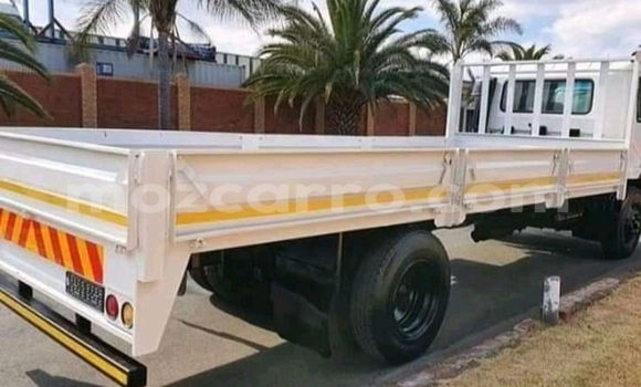 Buy Used Nissan UD White Truck in Beira in Sofala Buy Used Nissan UD White Truck in Beira in Sofala