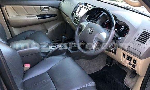 Nunua Ilio tumika Toyota Fortuner Nyeusi Gari ndani ya Chemba nchini Sofala Nunua Ilio tumika Toyota Fortuner Nyeusi Gari ndani ya Chemba nchini Sofala