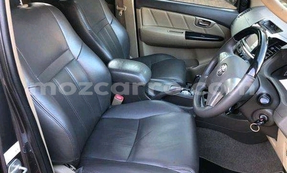 Nunua Ilio tumika Toyota Fortuner Nyeusi Gari ndani ya Chemba nchini Sofala Nunua Ilio tumika Toyota Fortuner Nyeusi Gari ndani ya Chemba nchini Sofala