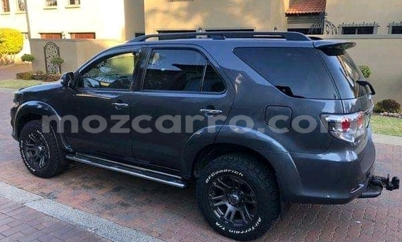 Nunua Ilio tumika Toyota Fortuner Nyeusi Gari ndani ya Chemba nchini Sofala Nunua Ilio tumika Toyota Fortuner Nyeusi Gari ndani ya Chemba nchini Sofala