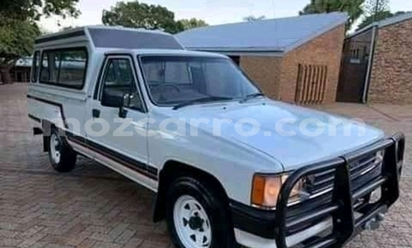 Nunua Ilio tumika Toyota Hilux Nyeupe Gari ndani ya Chemba nchini Sofala