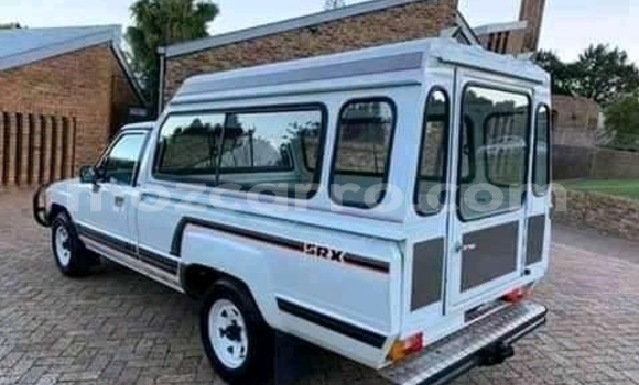 Tenga Tsaru Toyota Hilux Chena Mota in Chemba in Sofala Tenga Tsaru Toyota Hilux Chena Mota in Chemba in Sofala