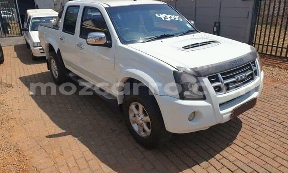 Comprar Usado Isuzu KB Branco Carro em Mutarara em Tete Comprar Usado Isuzu KB Branco Carro em Mutarara em Tete