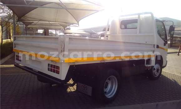 Buy Used Toyota Dyna White Truck in Will change in Tete Buy Used Toyota Dyna White Truck in Will change in Tete
