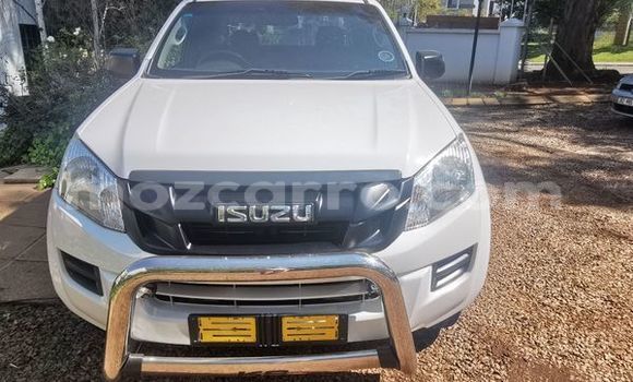 Comprar Usado Isuzu KB Branco Carro em Beira em Sofala Comprar Usado Isuzu KB Branco Carro em Beira em Sofala