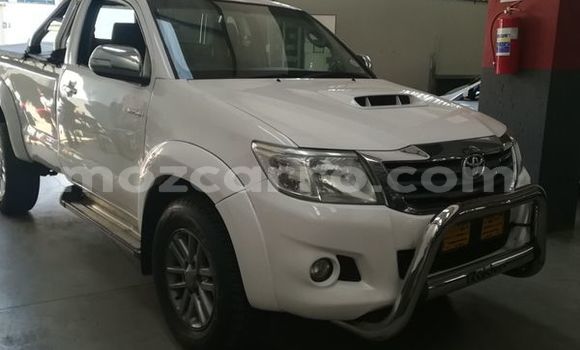 Buy Used Toyota Hilux White Car in Beira in Sofala
